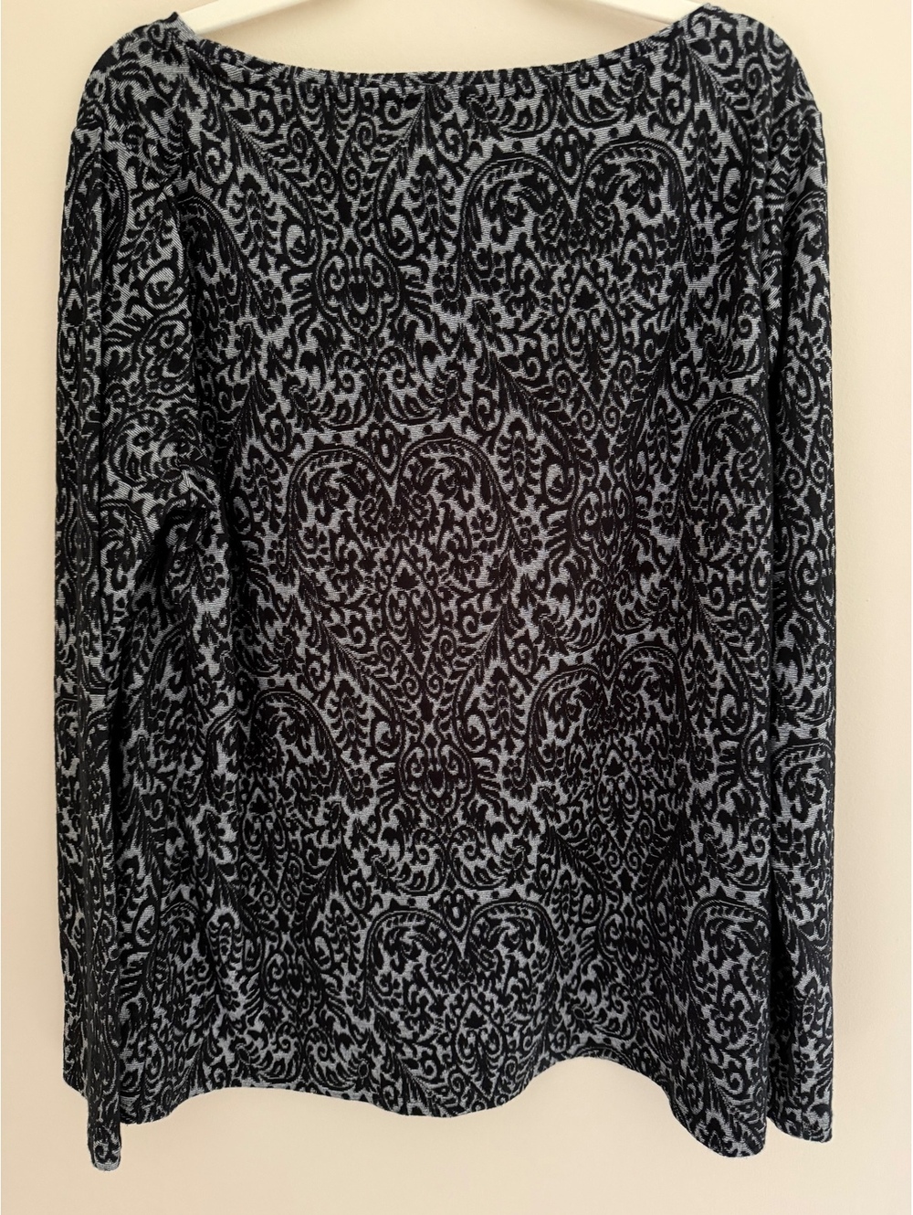 XL Loft, Black & Gray long sleeved top - Picture 4 of 4